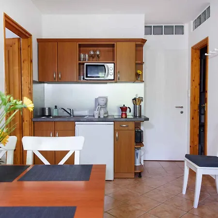 Apartment In 18174 *